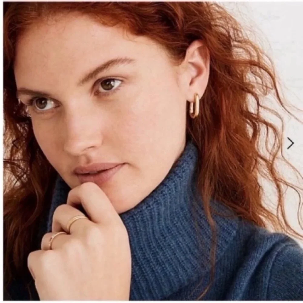 New! Madewell Carmine Gold Medium Huggie Earrings NWOT - Picture 4 of 4